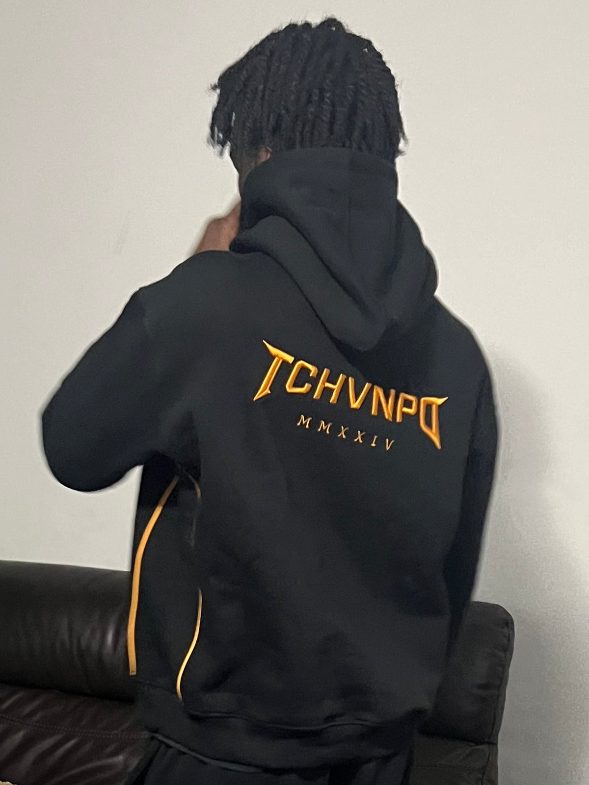 Black hoodie type luxe