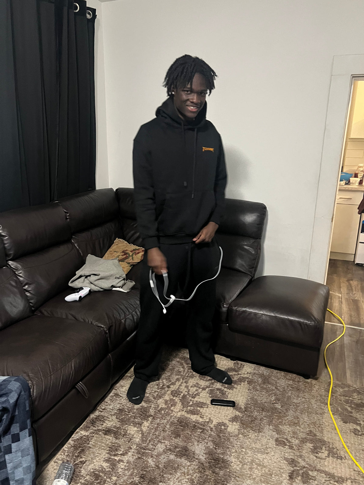 Black hoodie type luxe