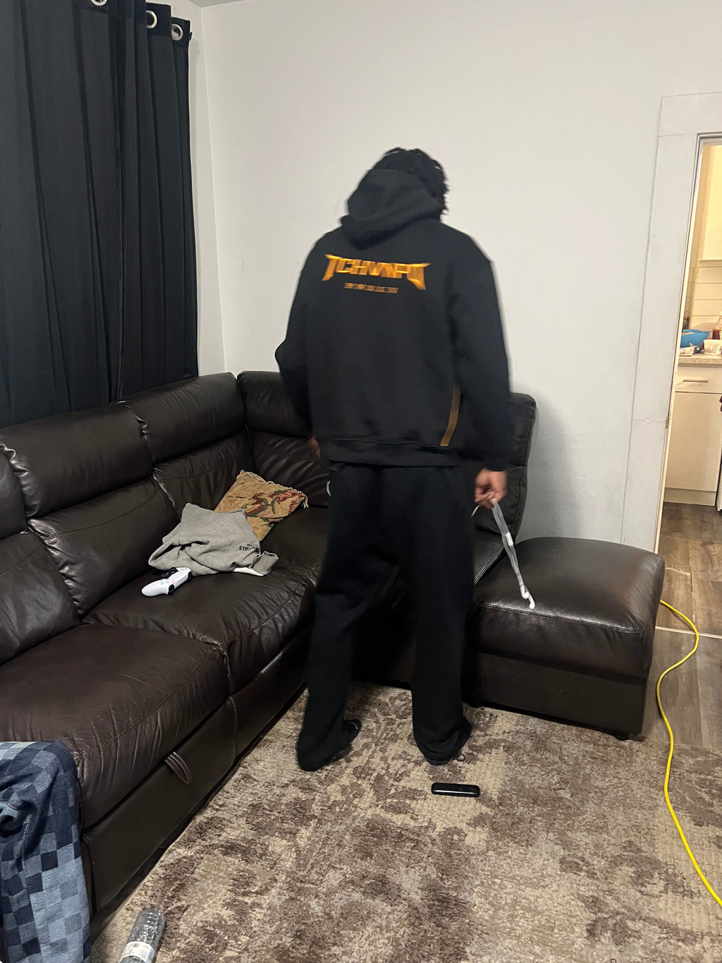 Black hoodie type luxe