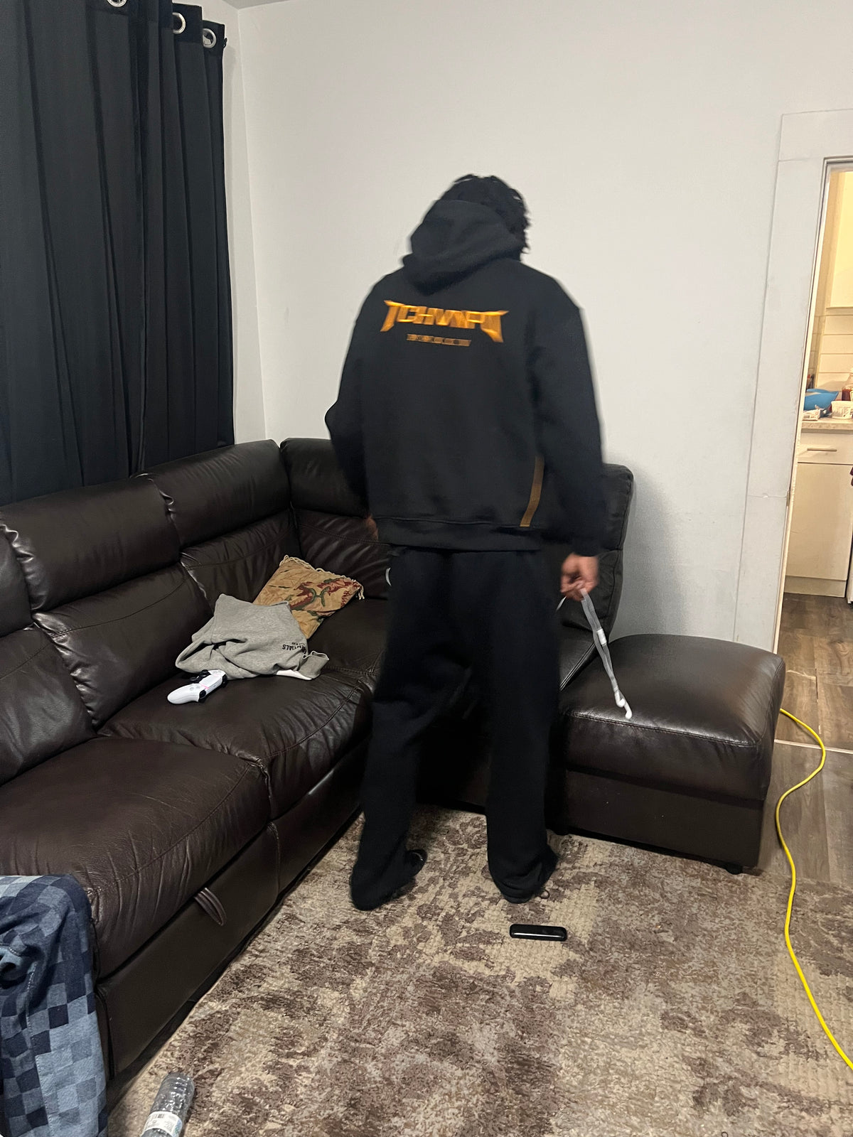 Black hoodie type luxe