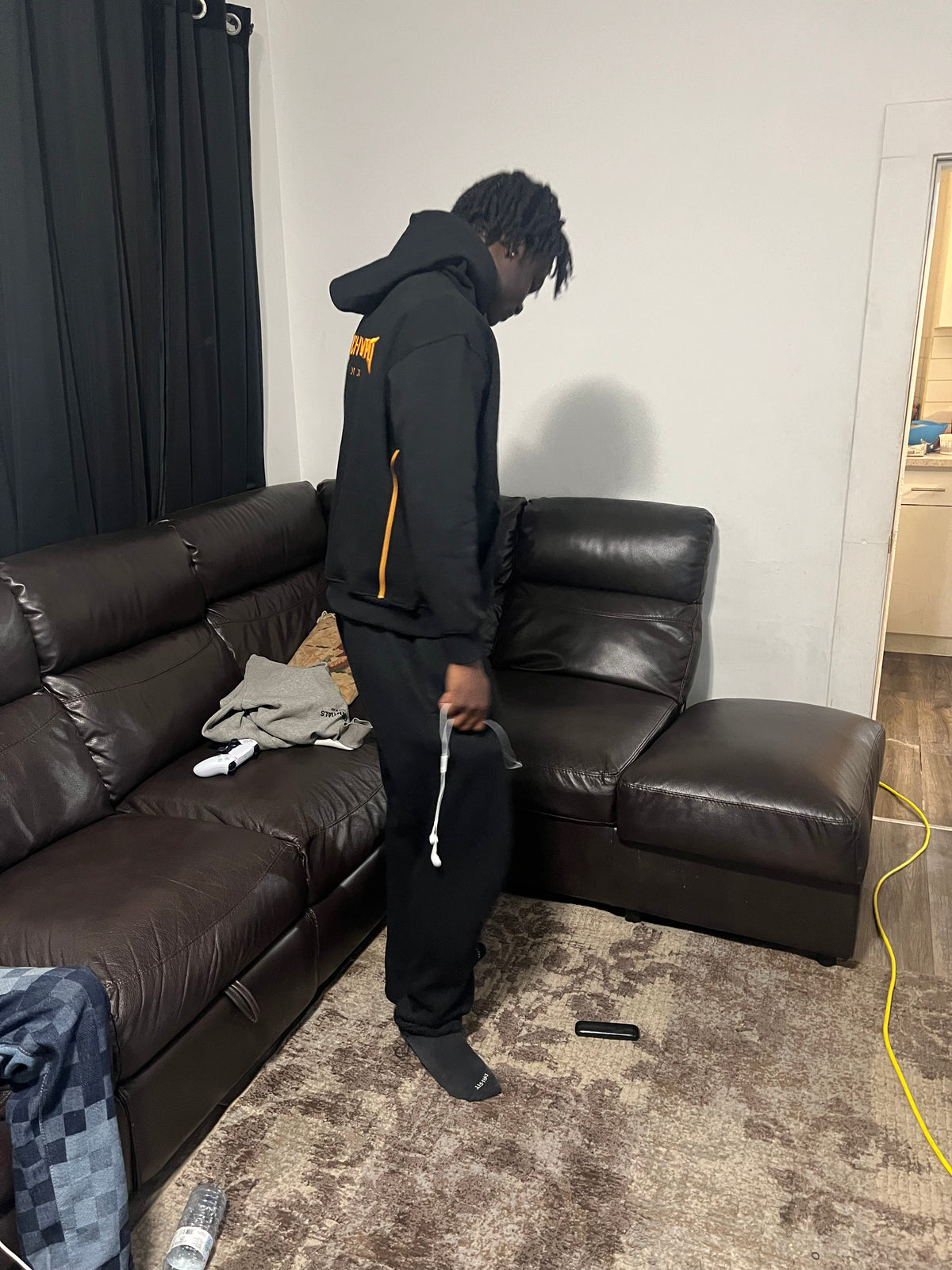 Black hoodie type luxe
